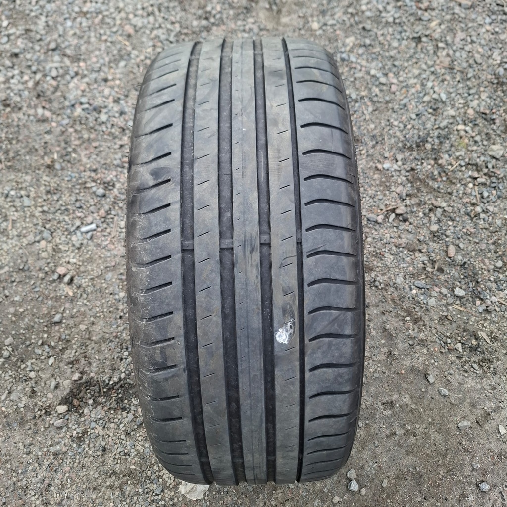 225/40R19 93Y Triangle EffeXsport TH202 Käytetty kesärengas 4,5mm DOT-24