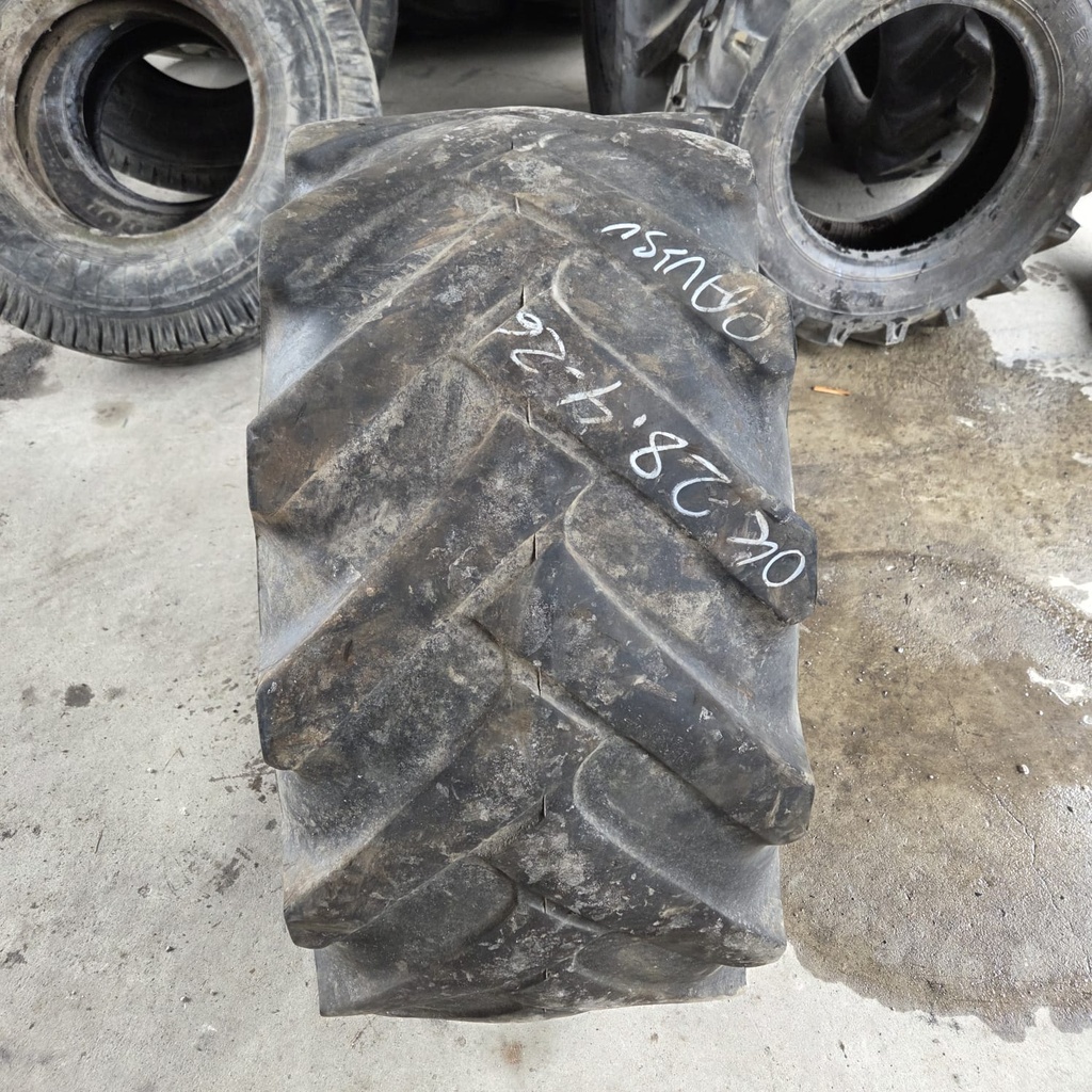 405/70-20 (16/70-20) 14PR BKT Implement-Asso 4 Käytetty työkoneen rengas 5mm (Pieni viilto kyljessä)