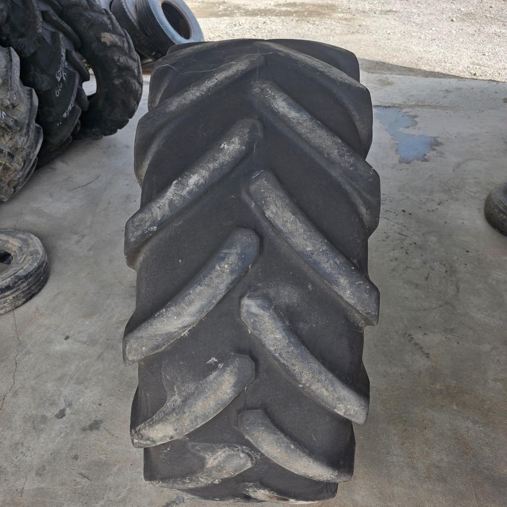 620/75R26 (23.1R26) 166A8/B MICHELIN MEGAXBIB Käytetty rengas DOT-14  12mm (Kyljessä pinta raapaisu, Tubeless)
