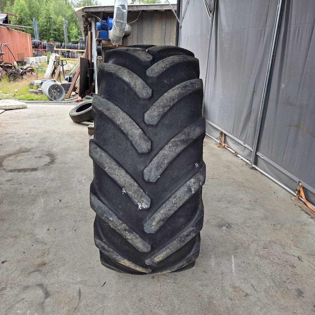 620/75R26 (23.1R26) 166A8/B MICHELIN MEGAXBIB Käytetty rengas DOT-15  15mm (Paisto korjattu, Asennus sisärenkaalla)