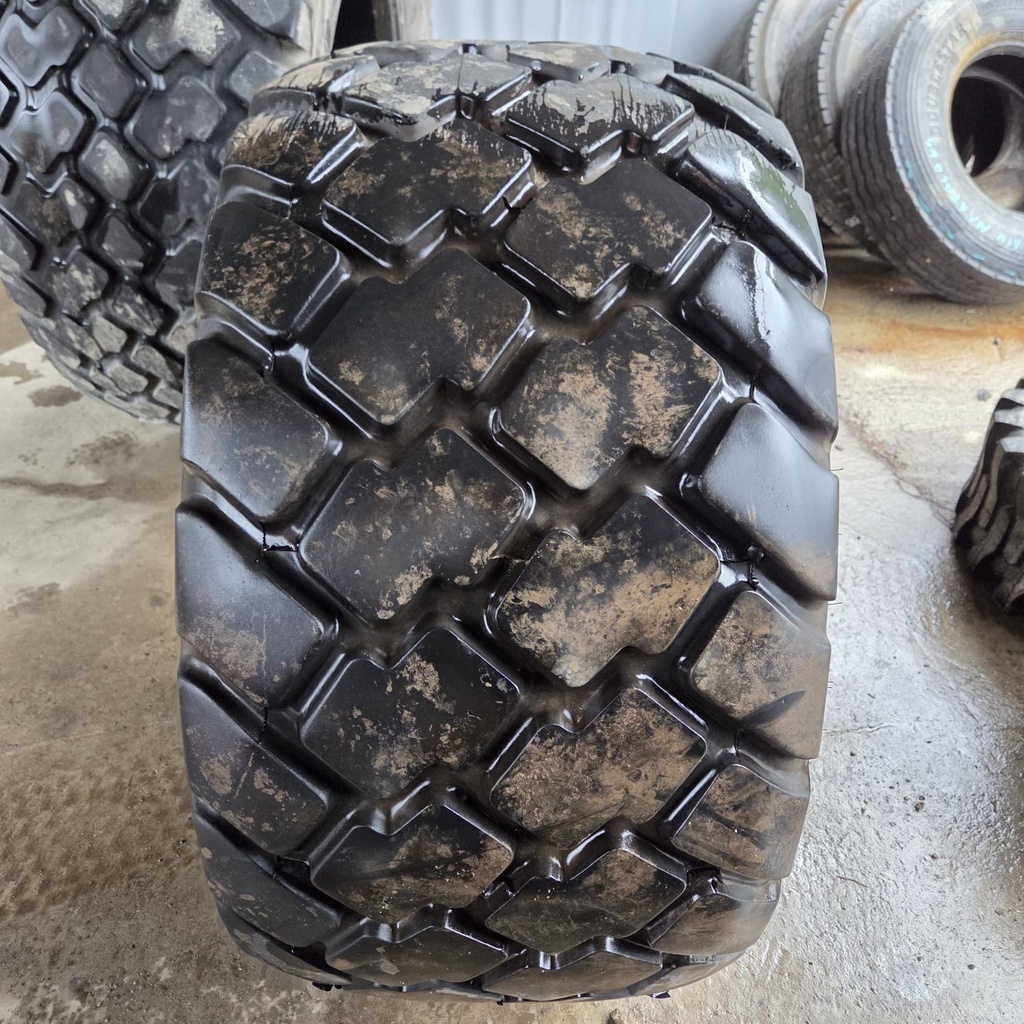 600/50R22.5 174A8/171B Alliance Floation 390HD Käytetty rengas DOT-23  21mm (Asennus sisärenkaalla)