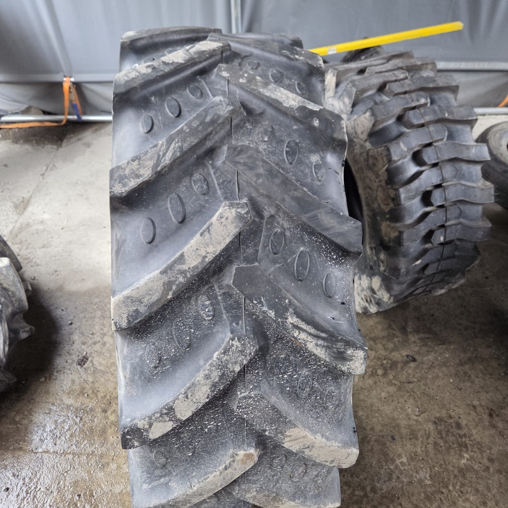 380/70R24 125A8/B BKT AgriMax RT765 Käytetty rengas DOT-16  16mm Tubeless