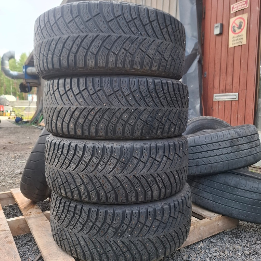 225/45R17 94T XL Michelin X-Ice North 4 Käytetty nastarengas 7mm DOT-18