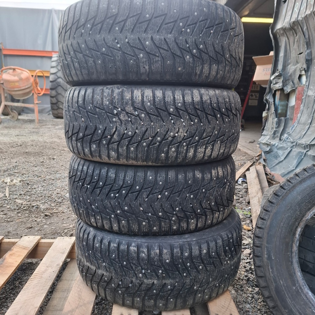 225/50R17 98T XL Sailun Ice Blazer WST Käytetty nastarengas 6-7,5mm DOT-18 (yksi rengas laitakulunut)