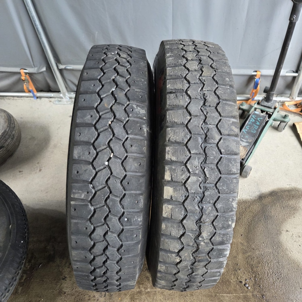 11.00R20 PNEUMANT Käytetty KA-rengas trailer 5mm (Vanhat, Kuivuneet/Pykineet)