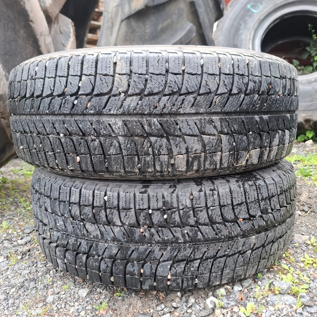 215/60R17 96T Michelin X-Ice XI3 Käytetty kitkarengas 7,5-8mm DOT-18