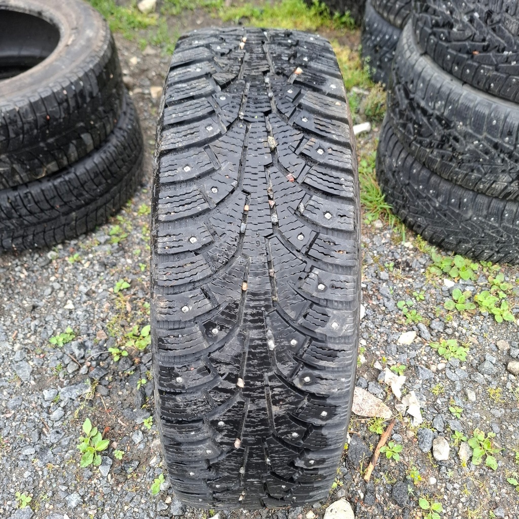 235/75R15 105T Nokian Nordman 5 SUV Käytetty nastarengas 8mm DOT-16