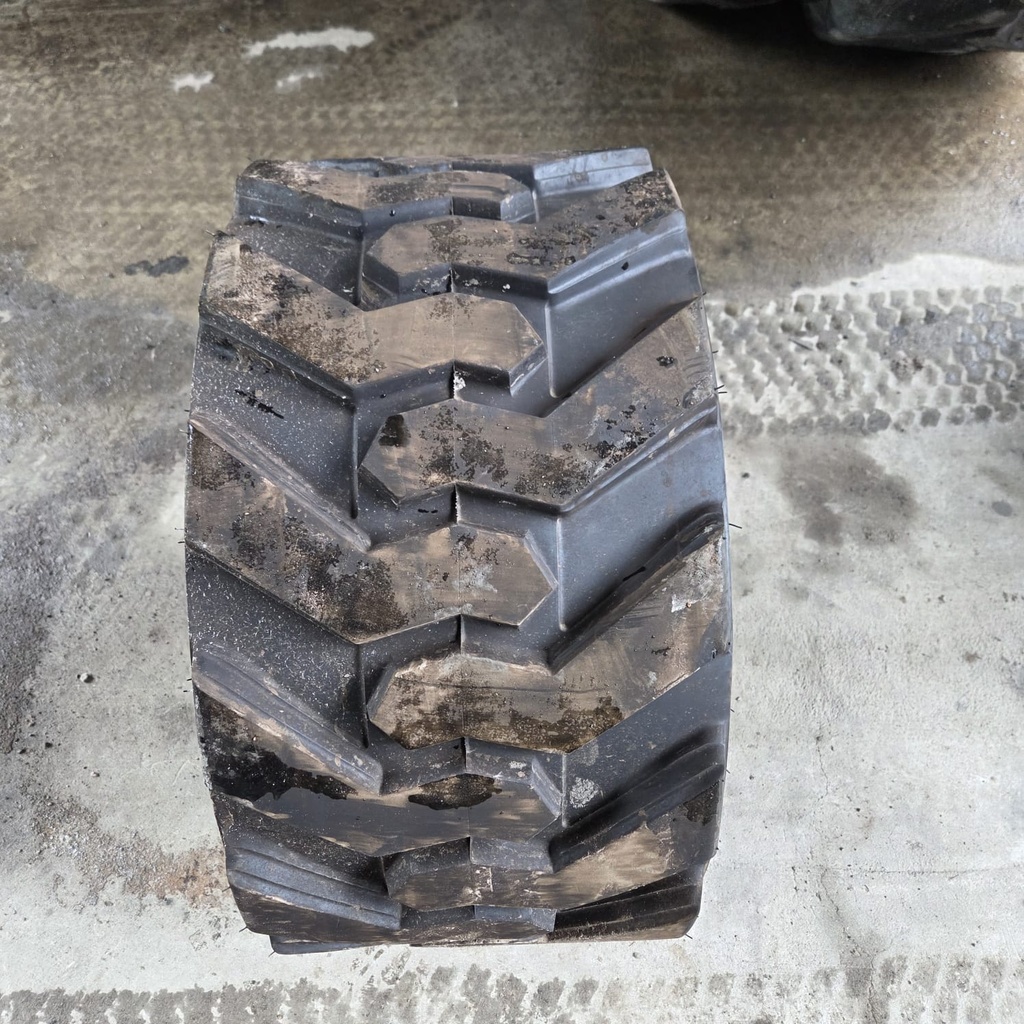 31X15.50-15 8PR Mitas Skid Steer SK-02 Käytetty rengas DOT-24  17mm