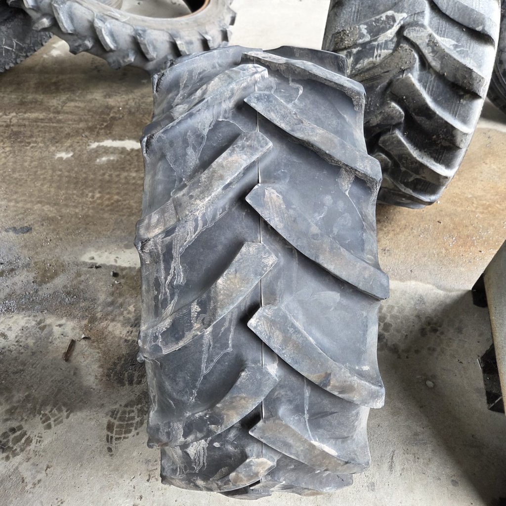 420/65R20 125D/128A8 Mitas AC65N Käytetty rengas DOT-18 22mm (Tubeless, Laitakulunut)