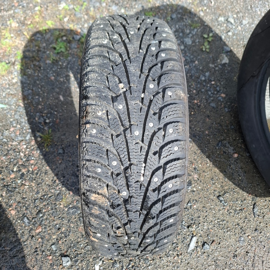 185/60R15 84T Maxxis Premitra Ice Nord 5 Käytetty nastarengas 9mm DOT-21