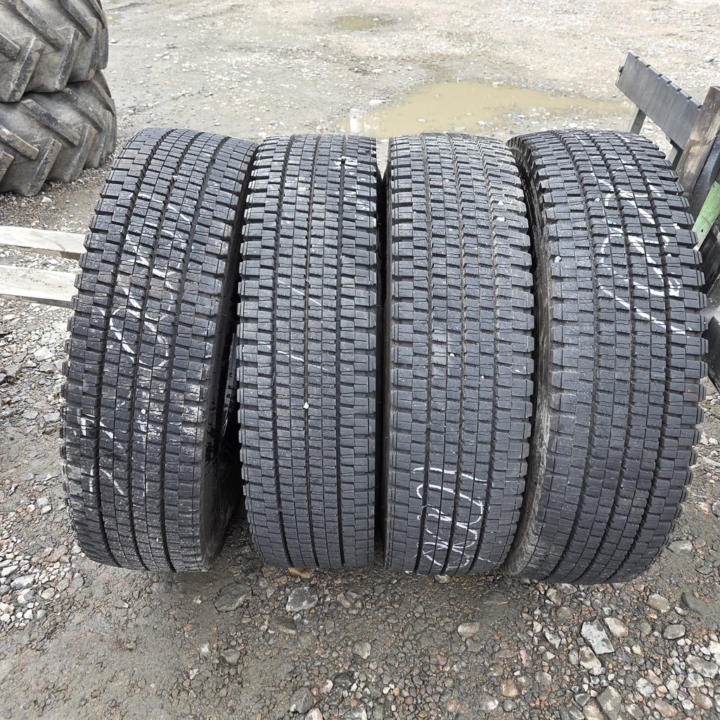 10.00R20  14PR Dunlop SP020A  Käytetty KA-rengas veto DOT-19  12-15mm