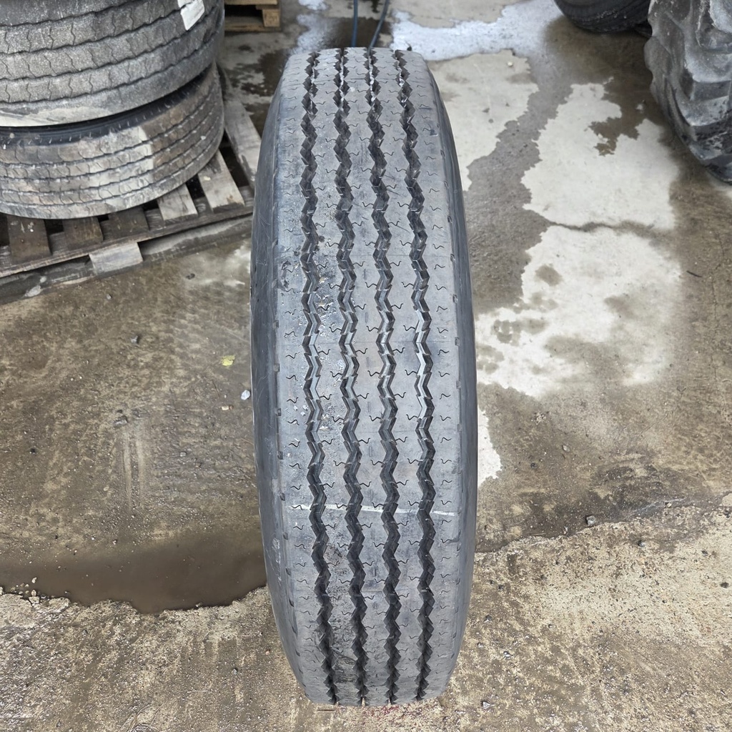 11.00R20 16PLY Semperit STC Käytetty/Pinnoitettu KA-rengas trailer DOT-07  10mm
