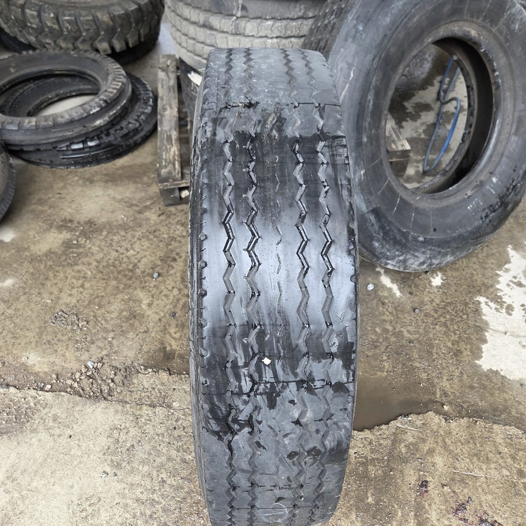 11.00R20 150/146K Kumho ALL Steel Radial 956 Käytetty KA-rengas trailer 4mm (Vanha)