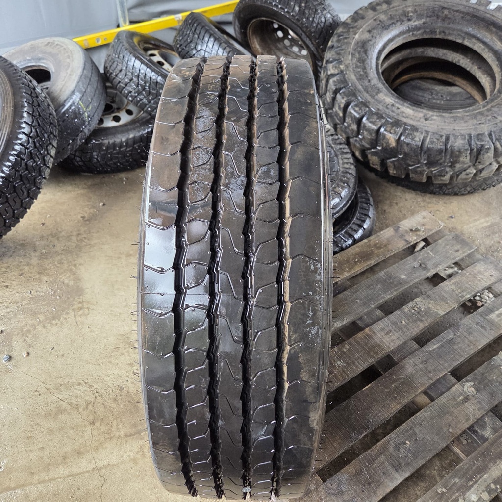 305/70R19.5 148/145M Pirelli FR:01 Ecoimpact Ajamaton KA-rengas Ohjaava DOT-23 KESÄ/TALVI Käytetyllä vanteella 8x275 / 221 / 8.25x19.5"