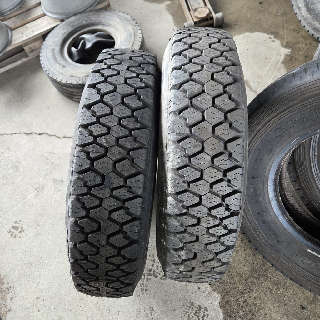 9.5R17.5 129/127M GoodYear G124 Ajamattomat KA-rengas Ohjaava DOT-05 Vanteella 6x245 / 202 / 6x17.5"