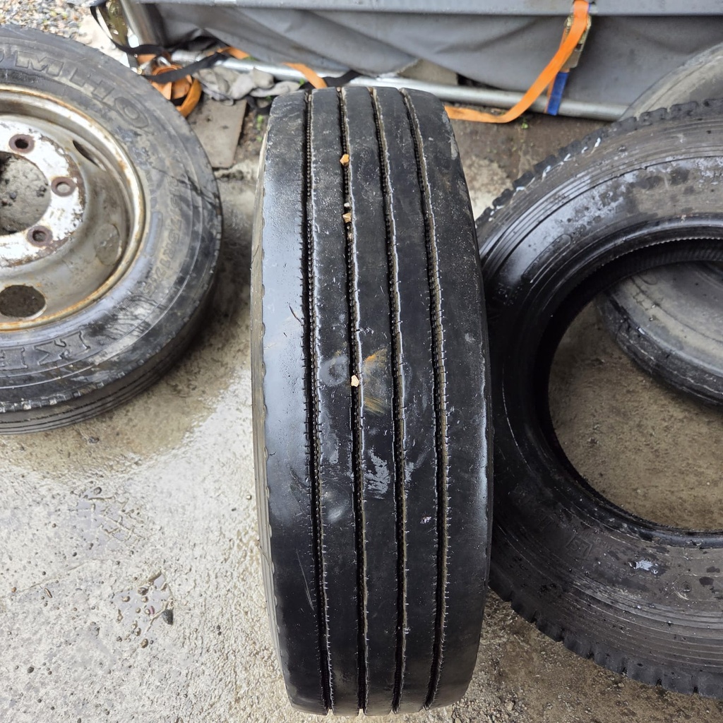 215/75R17.5 126/124M Hankook AH11 Käytetty KA-rengas Ohjaava DOT-15  7mm KESÄ