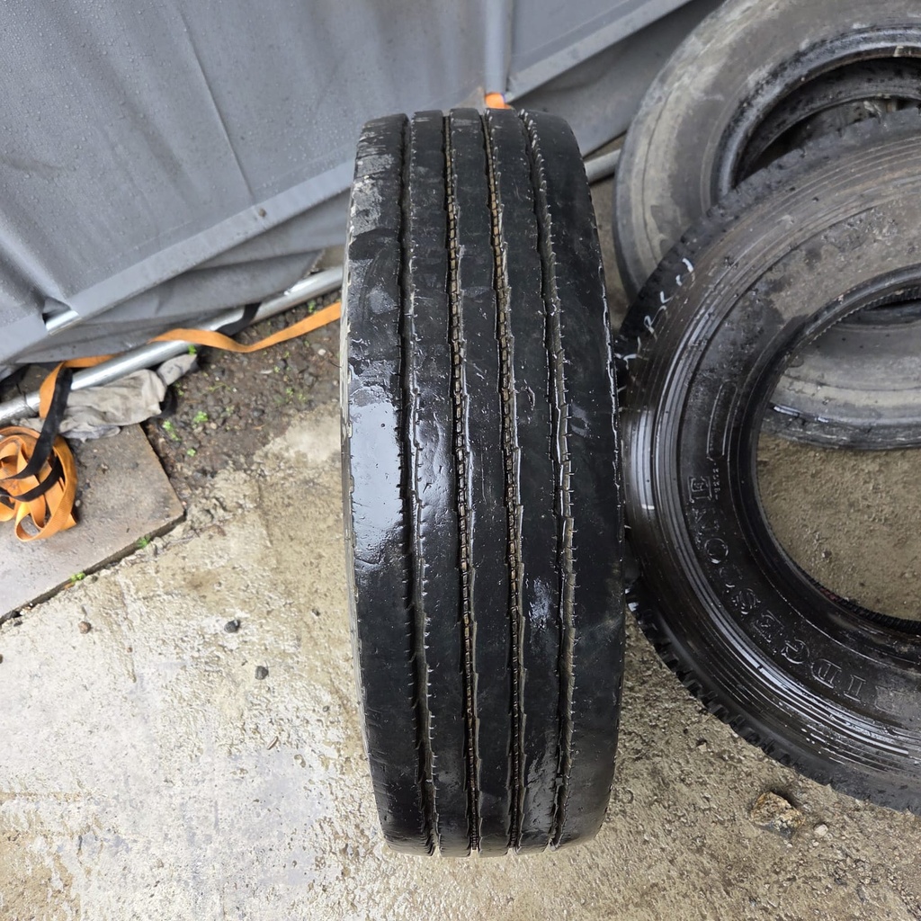 215/75R17.5 126/124M Kumho KRS03 Käytetty KA-rengas Ohjaava DOT-16  5mm KESÄ