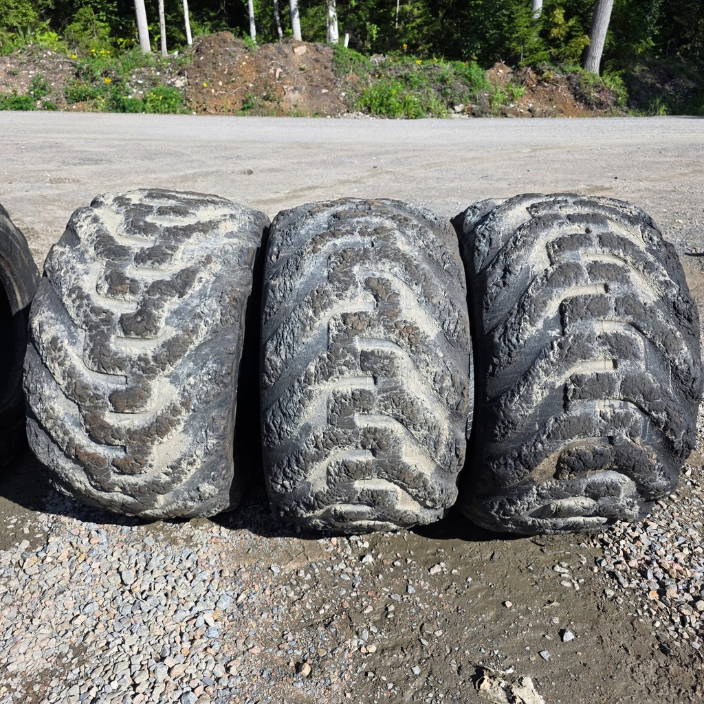 710/45-26.5 20pr NOKIAN FOREST KING F2 Käytetty Metsäkonerengas DOT-17 15-20mm  (nr.7-9)