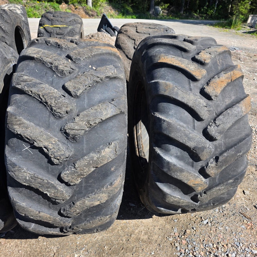 600/55-26.5 LS-2 172A2 TRELLEBORG TWIN 428 Käytetty Metsäkonerengas DOT-15 25-30mm (nr.14-19)