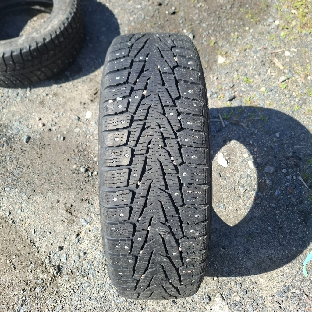 225/70R16 107T XL Nokian Hakkapeliitta 7 SUV Käytetty nastarengas 8mm DOT-16