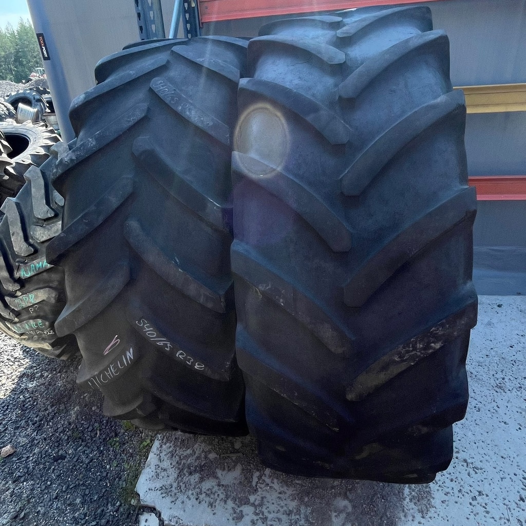 540/65R38 142A8/139B Michelin XM108 Käytetty rengas 14mm  (Asennus sisärenkailla)