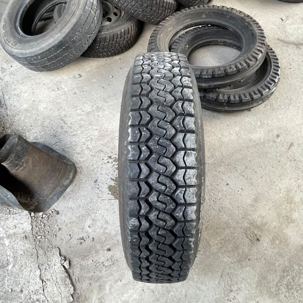 10R17.5 134/132L Bridgestone V-steel Mix M716 Käytetty KA-rengas DOT-18  9mm  OHJAAVA/VETO/TRAILER  KESÄ/TALVI