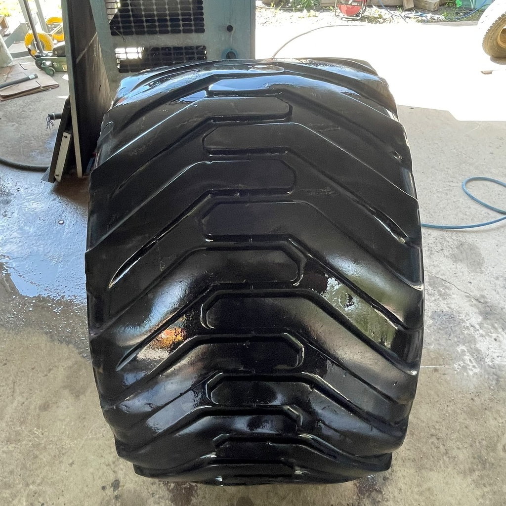 600/50R22.5 159D BKT Flotation Radial FL 639 Käytetty rengas DOT-17 14mm  (Korjattu, Asennus sisärenkaalla)