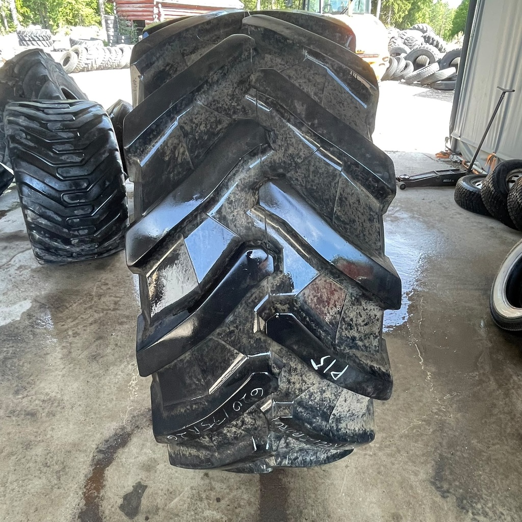 620/75R26 (23.1R26) 166A8 TRELLEBORG TM2000 Käytetty rengas DOT-05  34mm TUBELESS (Korjattu)