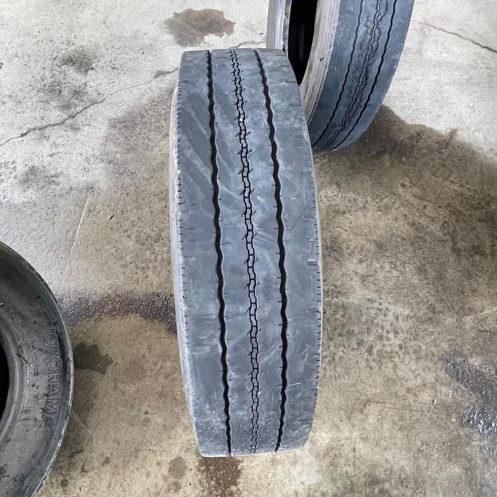 7.50R16 14PR Bridgestone G610 Käytetty KA-rengas Trailer DOT-22  3-4mm