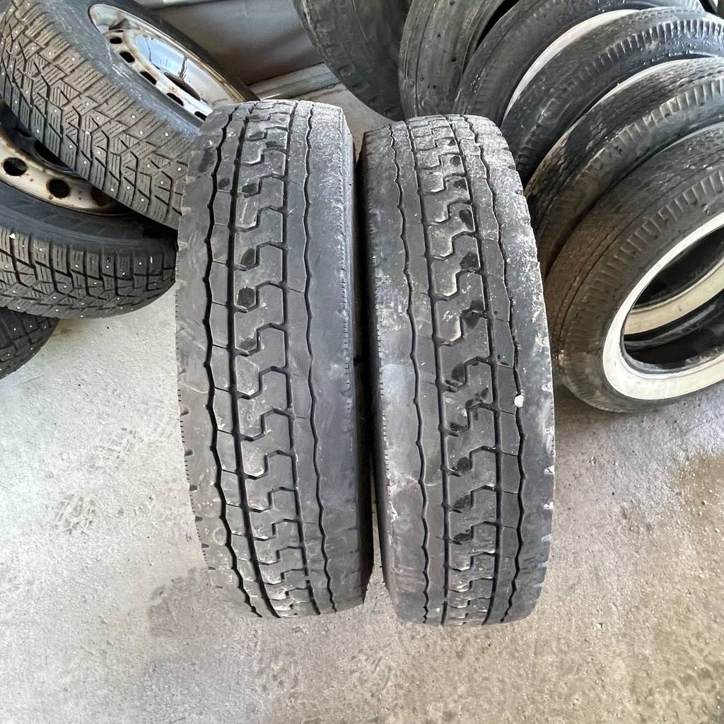 7.50R16 14PR Yokohama Super Steel TY287 Käytetty KA-rengas Trailer DOT-23  3-4mm