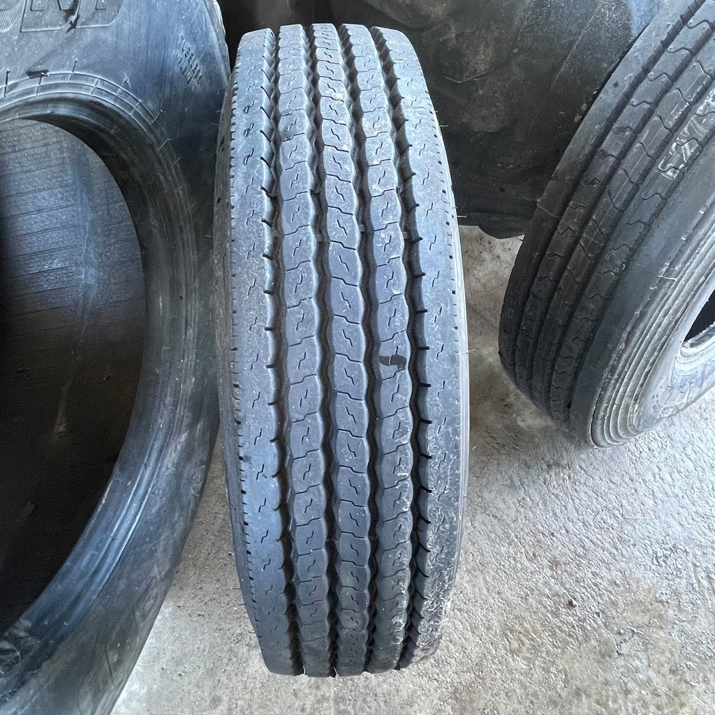 215/75R17.5 135/133J Barkley BL210 Käytetty KA-rengas OHJAAVA/TRAILER/VETO DOT-22  10mm