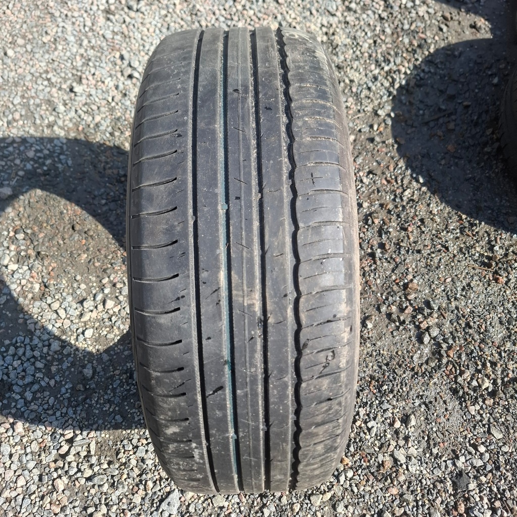 215/60R16 99V Nokian Hakka Blue 3 Käytetty kesärengas 4mm DOT-22