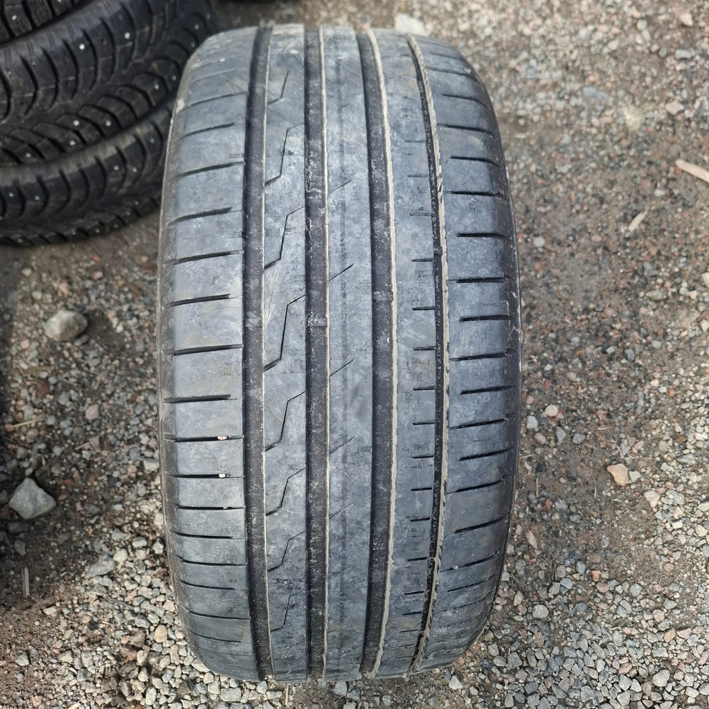 235/40ZR18 95Y XL RoadX RXMotion DU11 Käytetty kesärengas 6mm DOT-25