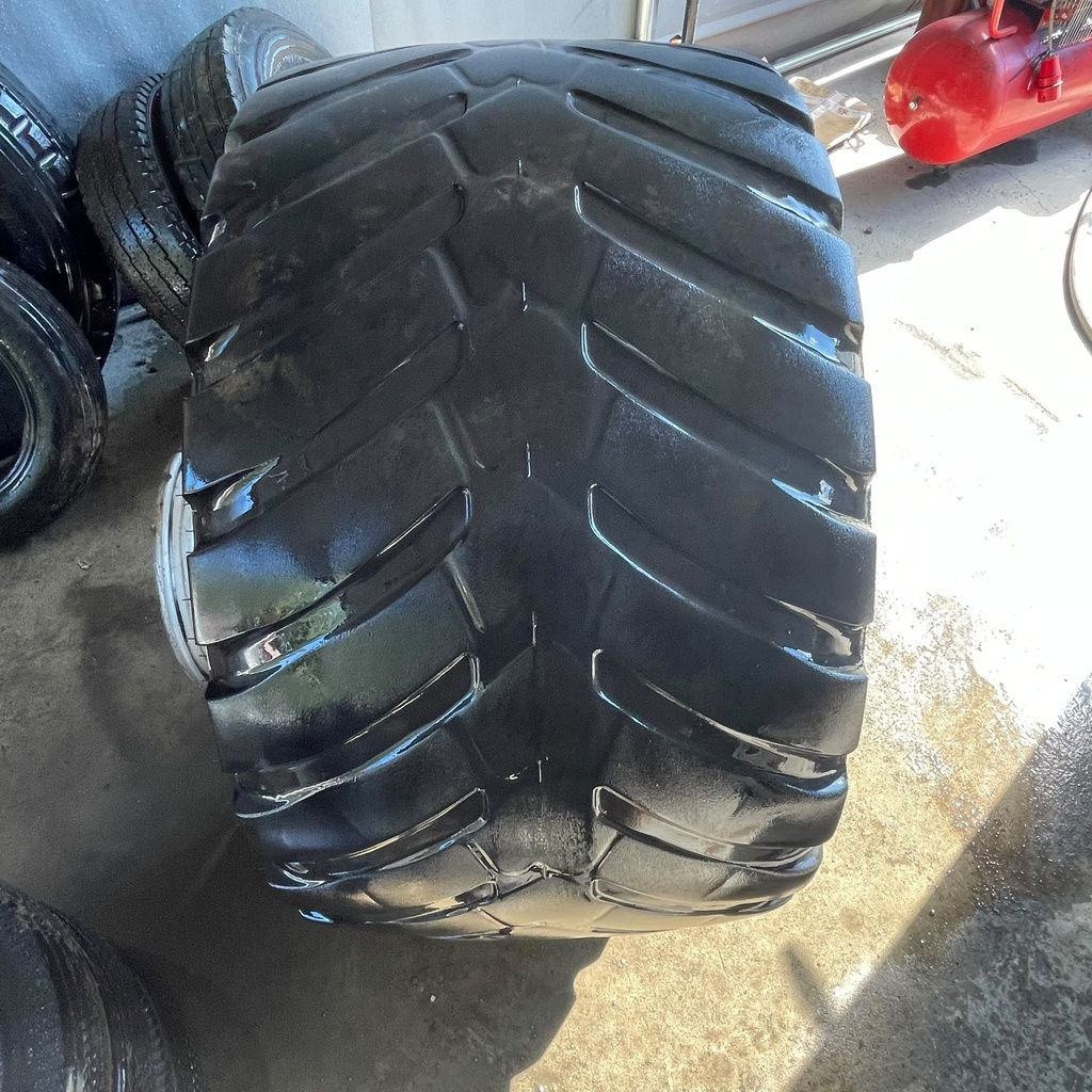 600/50R22.5 159D BKT RIDEMAX FL693M Käytetty rengas 4mm DOT-19 (Asennus sisärenkaalla)
