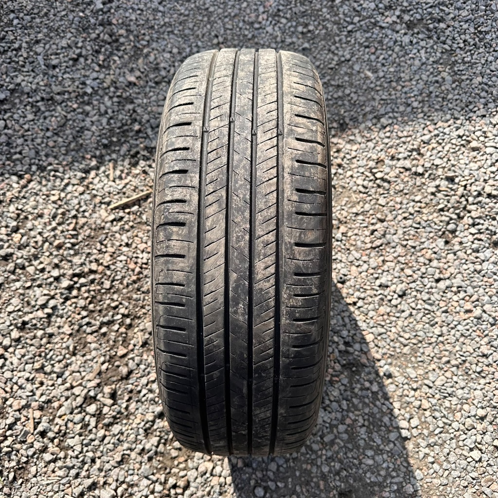 205/60R16 96H Kumho Solus Hs63 Käytetty kesärengas 5mm DOT-22