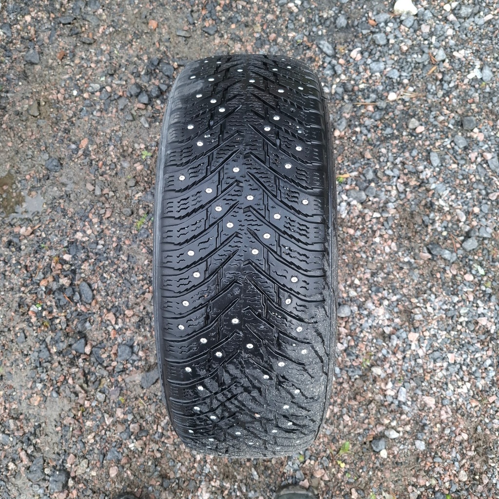 205/60R16 96T XL Nokian Hakkapeliitta 8 Käytetty nastarengas 5-6,5mm DOT-13