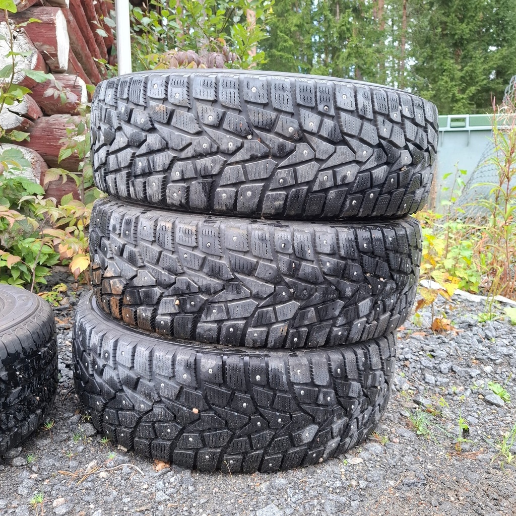 225/65R17 106T XL Falken Espia Ice Käytetty nastarengas 6-8mm DOT-16