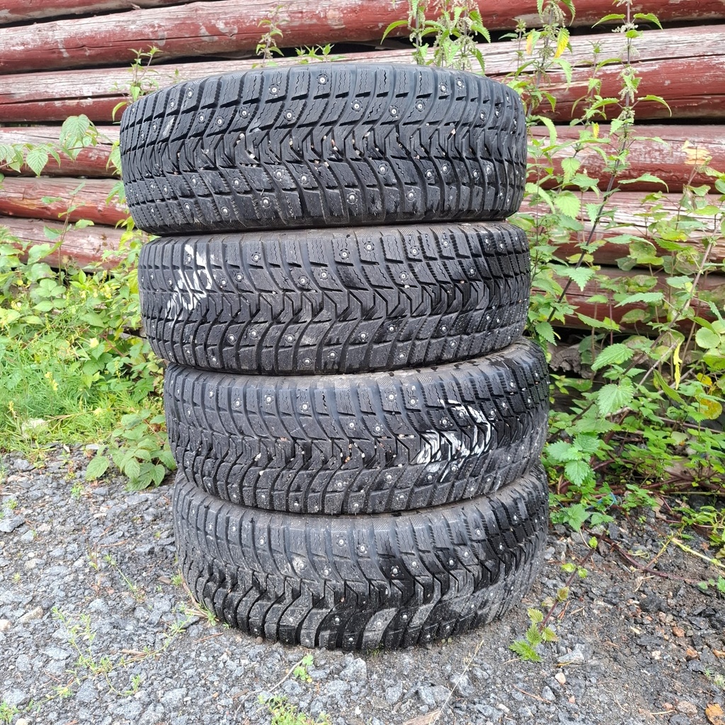 215/60R17 100T XL Michelin x-Ice North 3 Käytetty nastarengas 9mm DOT-17
