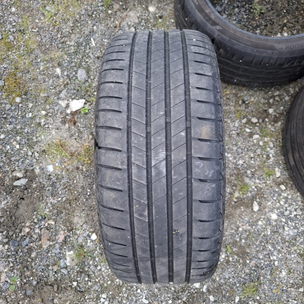 225/40R18 92Y Bridgestone Turanza T005 Käytetty kesärengas 4mm DOT-22