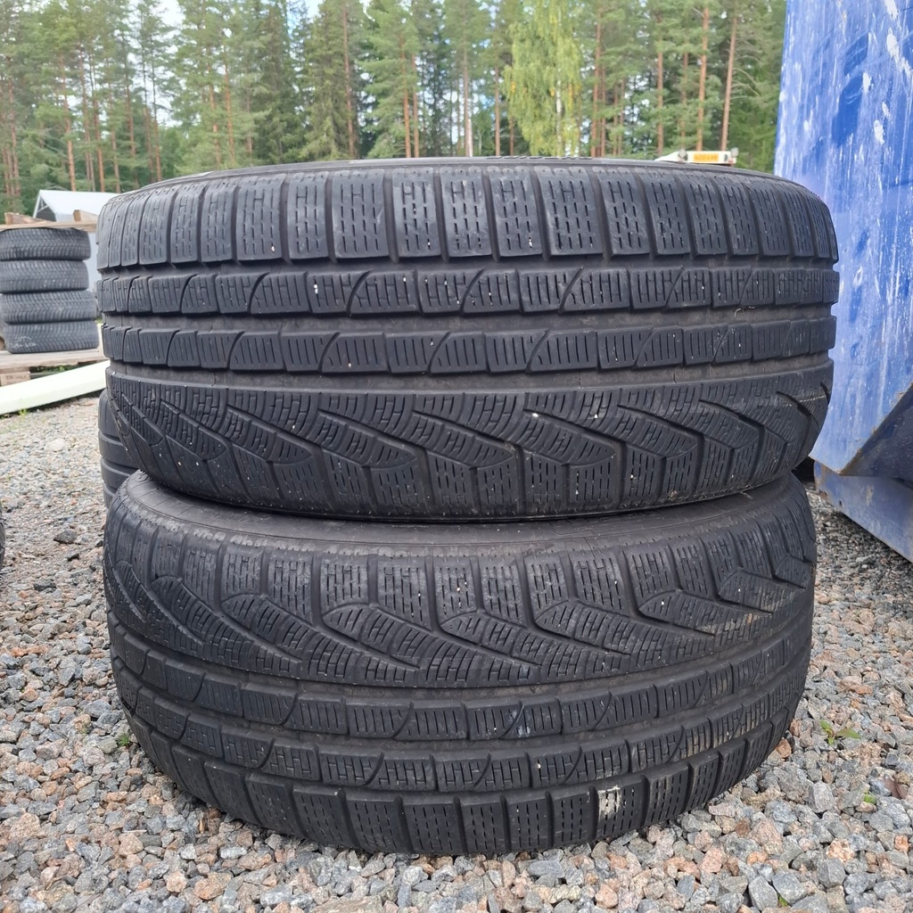 245/40R20 99V Pirelli Sottozero Käytetty kitkarengas 5-6mm DOT-16