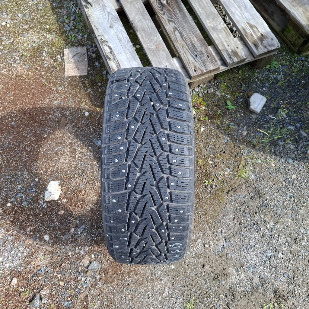 225/45R17 94T XL Nokian Hakkapeliitta 7 Käytetty nastarengas Ajamaton 9mm DOT-14