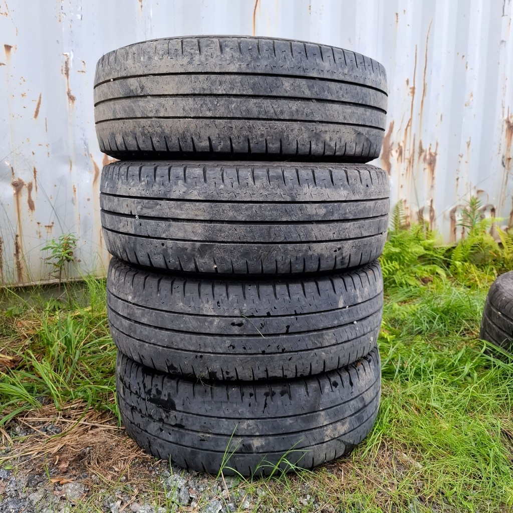 215/60R17C 109/107T Michelin Agilis Käytetty kesärengas 4-5mm DOT-18