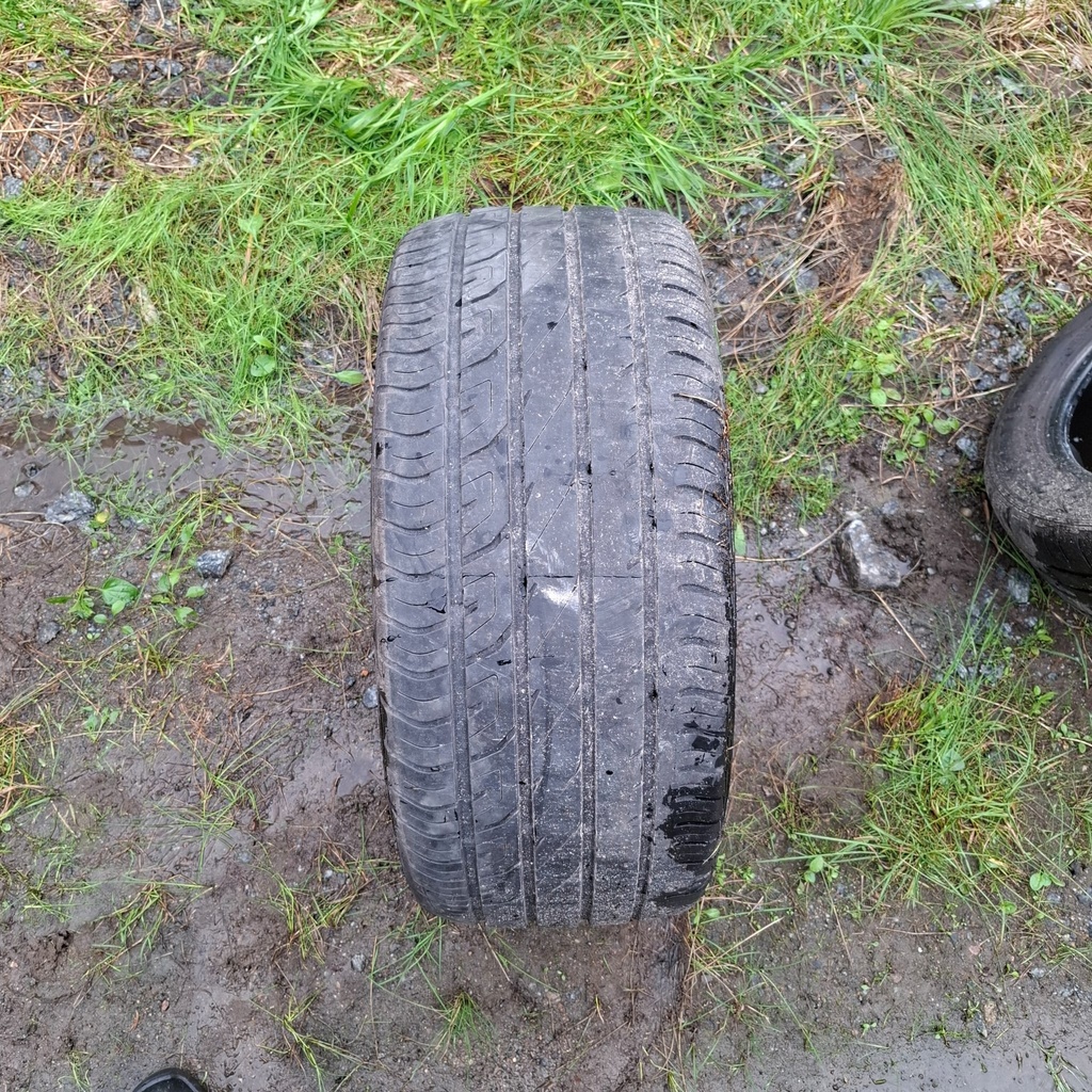 255/40ZR19 100w Comforser GF700 Käytetty kesärengas 5-6mm DOT-18