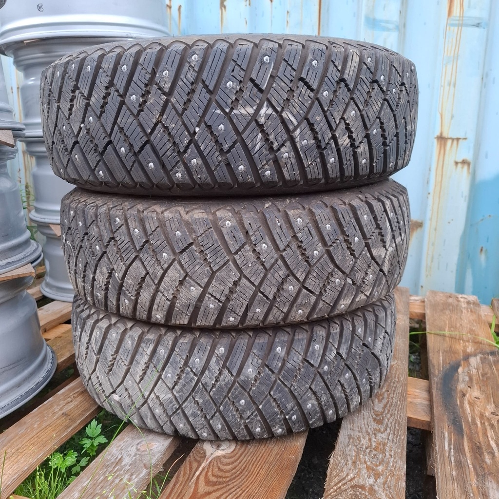 185/65R15 88T Goodyear Ultragrip ice arctic Käytetty nastarengas 9-10mm DOT-15