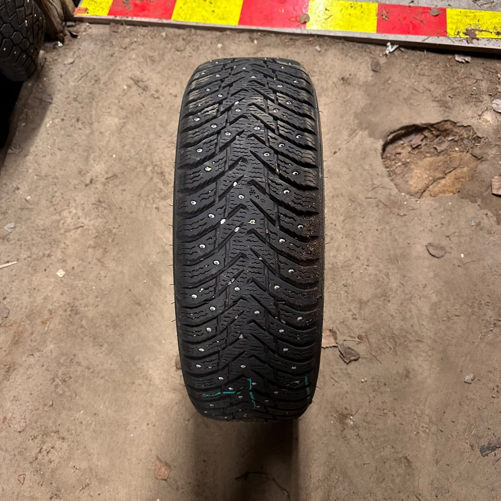 175/65R15 88T XL Nokian Hakkapeliitta 8 Käytetty nastarengas 6-7mm DOT-19