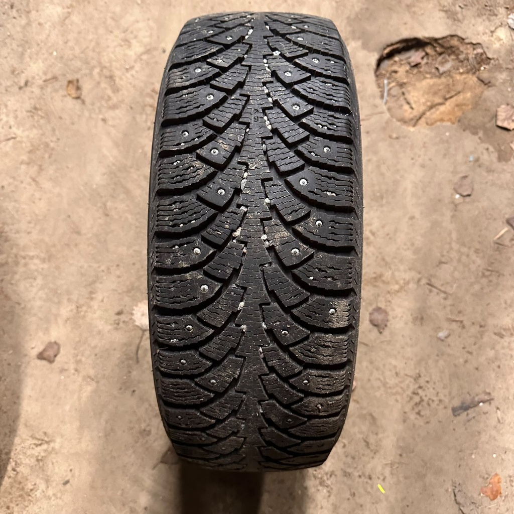 185/55R15 86T Xl Hakkapeliitta 4 Käytetty nastarengas 6-8 mm DOT-04 ja -07