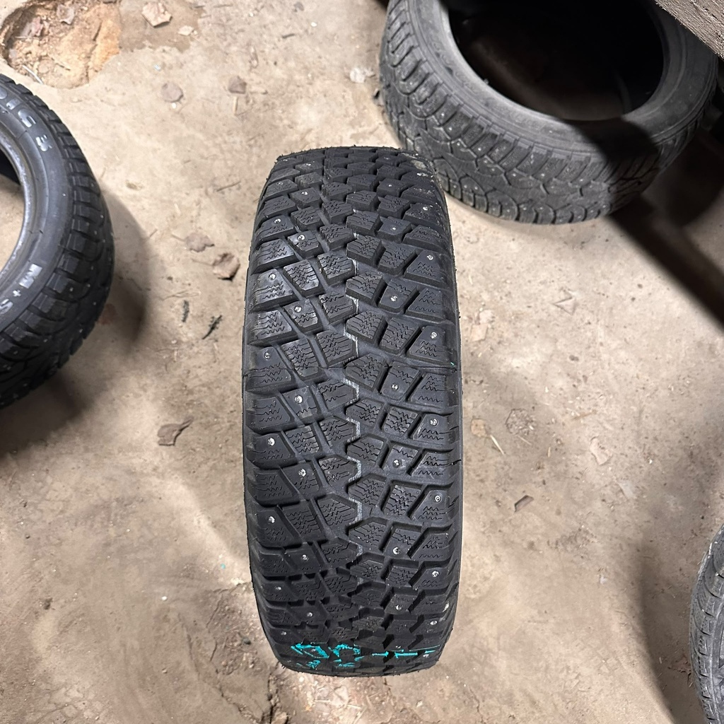 185/55R15 81Q Cr-RenkaatOY Käytetty nastarengas 9mm DOT-06 ja -07 (Pinnoitettu)
