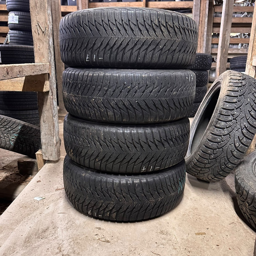195/55R16 87H GoodYear UltraGrip 8 Käytetty kitkarengas 4-5mm DOT-17