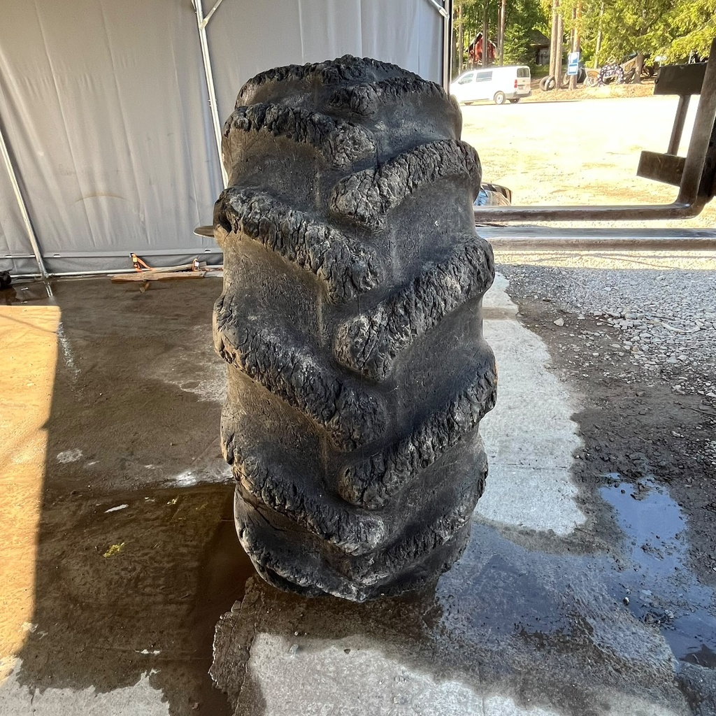600/65R34 14PR Nokian TRS L-2  Käytetty Metsäkonerengas DOT-00 24mm