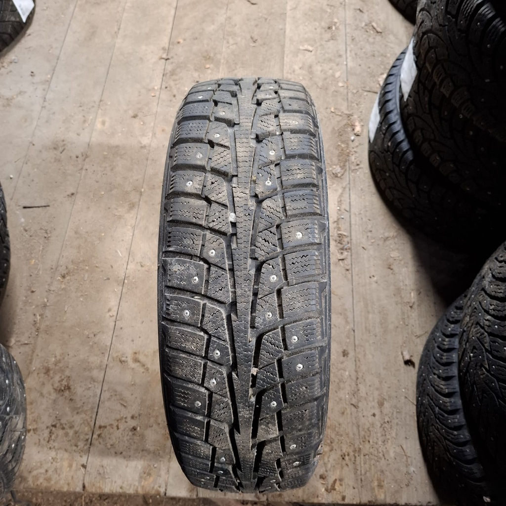 185/60R15 88T Aurora Winter Router Master UW11 Käytetty nastarengas 7mm DOT-12